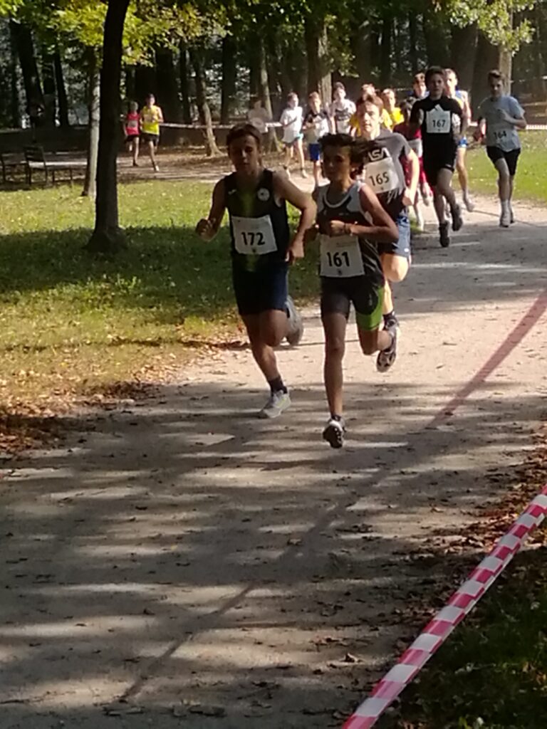 ATLETSKI POKAL V KROSU  V MOŠKI IN ŽENSKI KATEGORIJI SO KRKAŠI OSVOJILI 2.MESTO